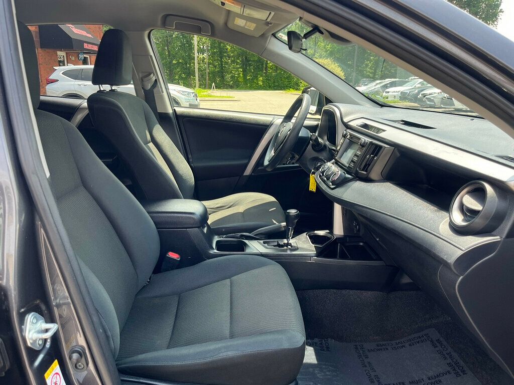 2018 Toyota RAV4 LE FWD - 22848978 - 13