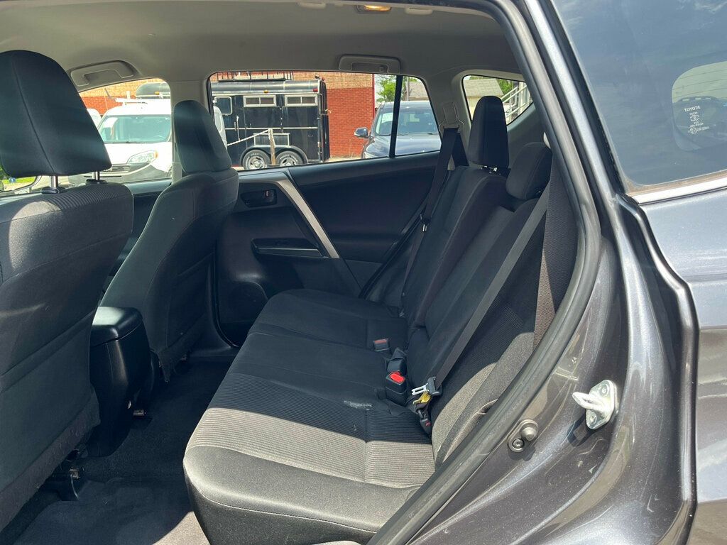 2018 Toyota RAV4 LE FWD - 22848978 - 15