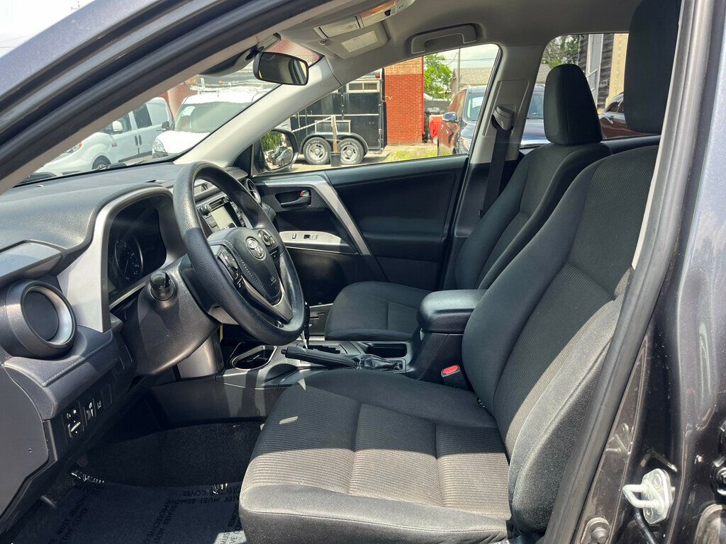 2018 Toyota RAV4 LE FWD - 22848978 - 16