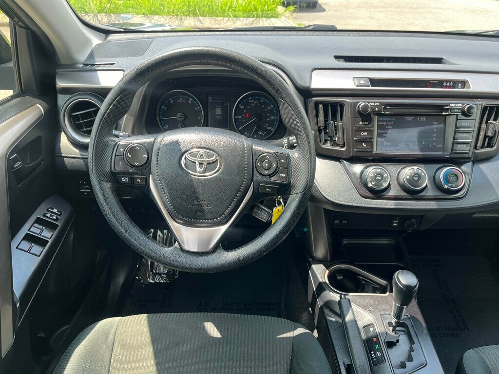 2018 Toyota RAV4 LE FWD - 22848978 - 17