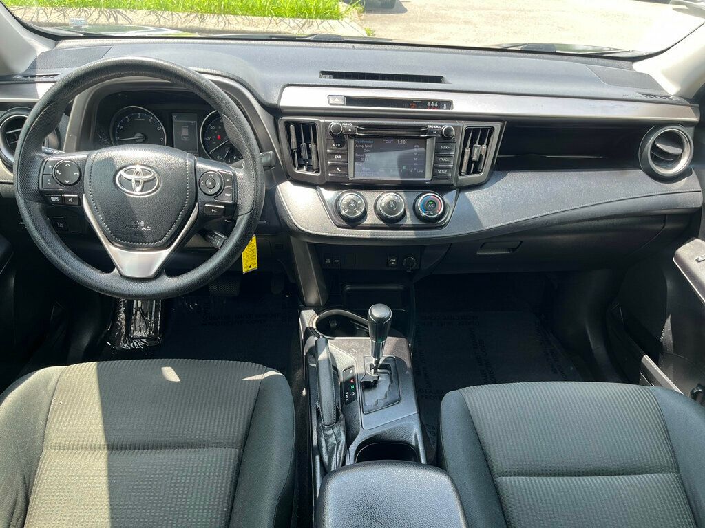 2018 Toyota RAV4 LE FWD - 22848978 - 18