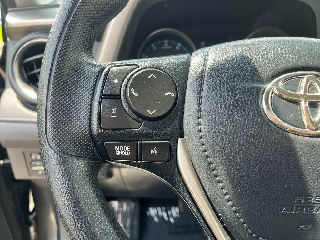 2018 Toyota RAV4 LE FWD - 22848978 - 20