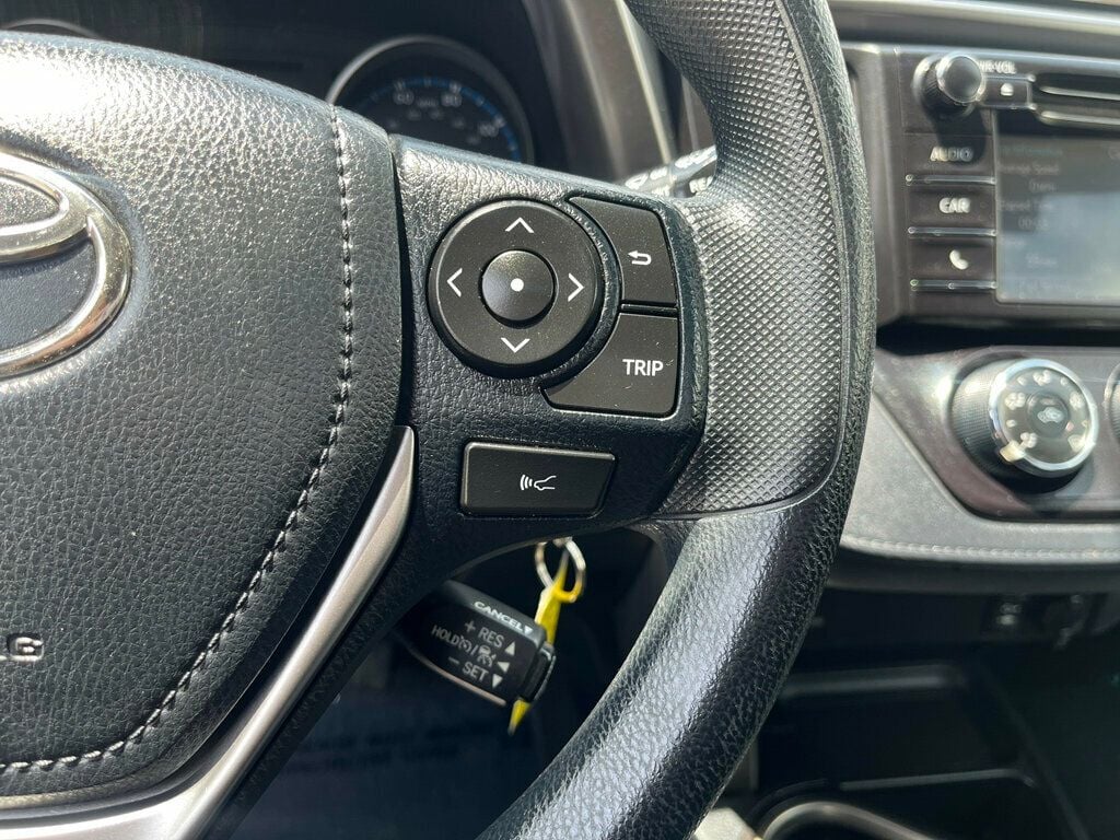 2018 Toyota RAV4 LE FWD - 22848978 - 21