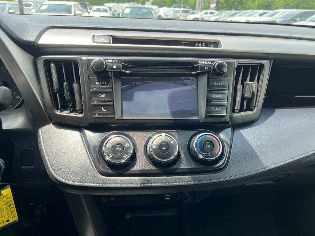 2018 Toyota RAV4 LE FWD - 22848978 - 23