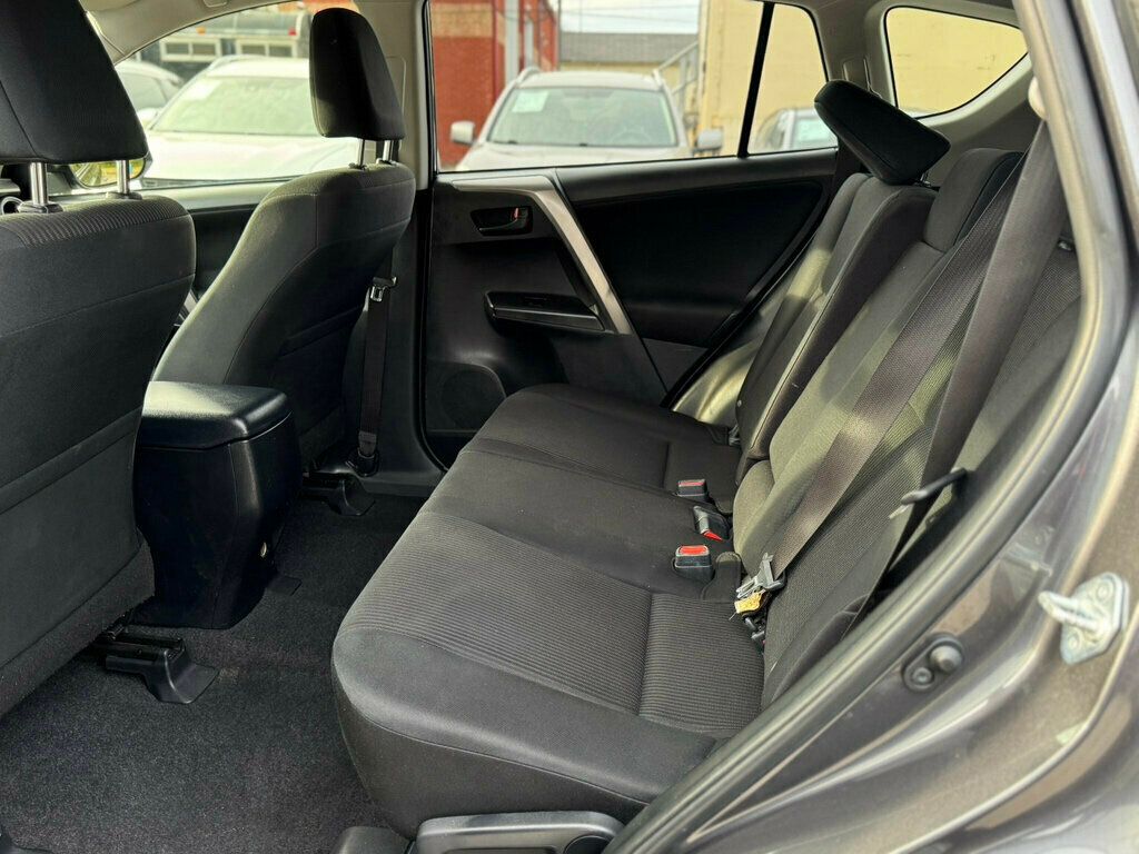 2018 Toyota RAV4 LE FWD - 22937206 - 11