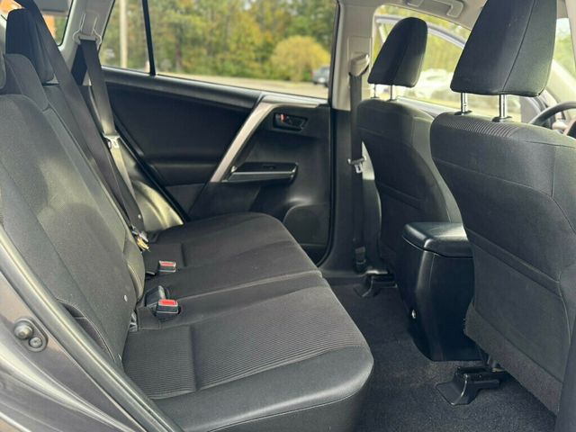 2018 Toyota RAV4 LE FWD - 22937206 - 13