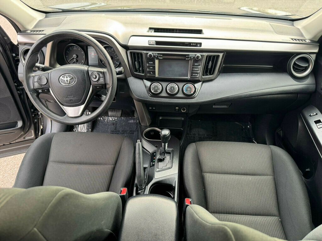 2018 Toyota RAV4 LE FWD - 22937206 - 14