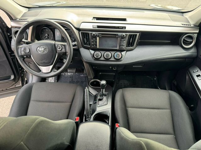 2018 Toyota RAV4 LE FWD - 22937206 - 14