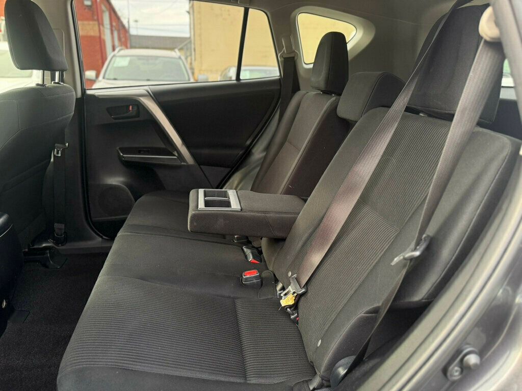 2018 Toyota RAV4 LE FWD - 22937206 - 16