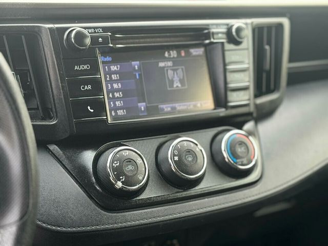 2018 Toyota RAV4 LE FWD - 22937206 - 18