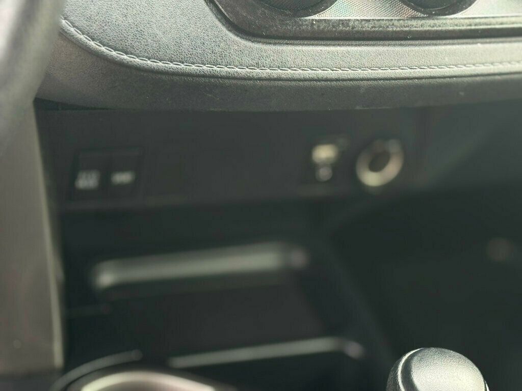 2018 Toyota RAV4 LE FWD - 22937206 - 20