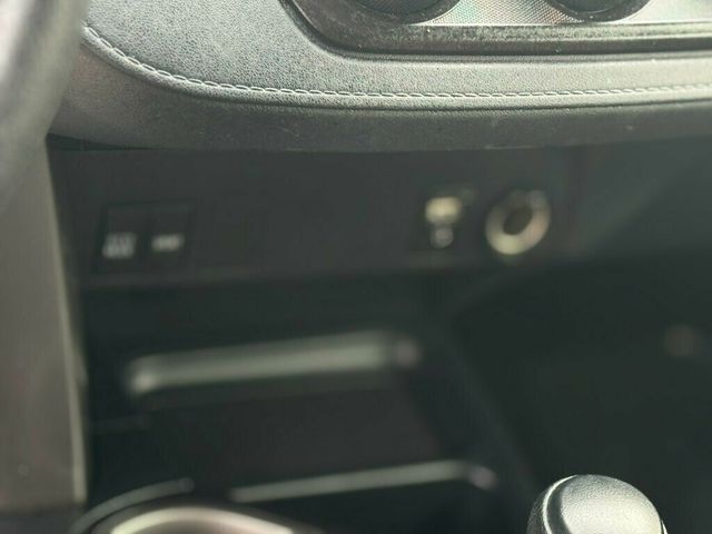 2018 Toyota RAV4 LE FWD - 22937206 - 20