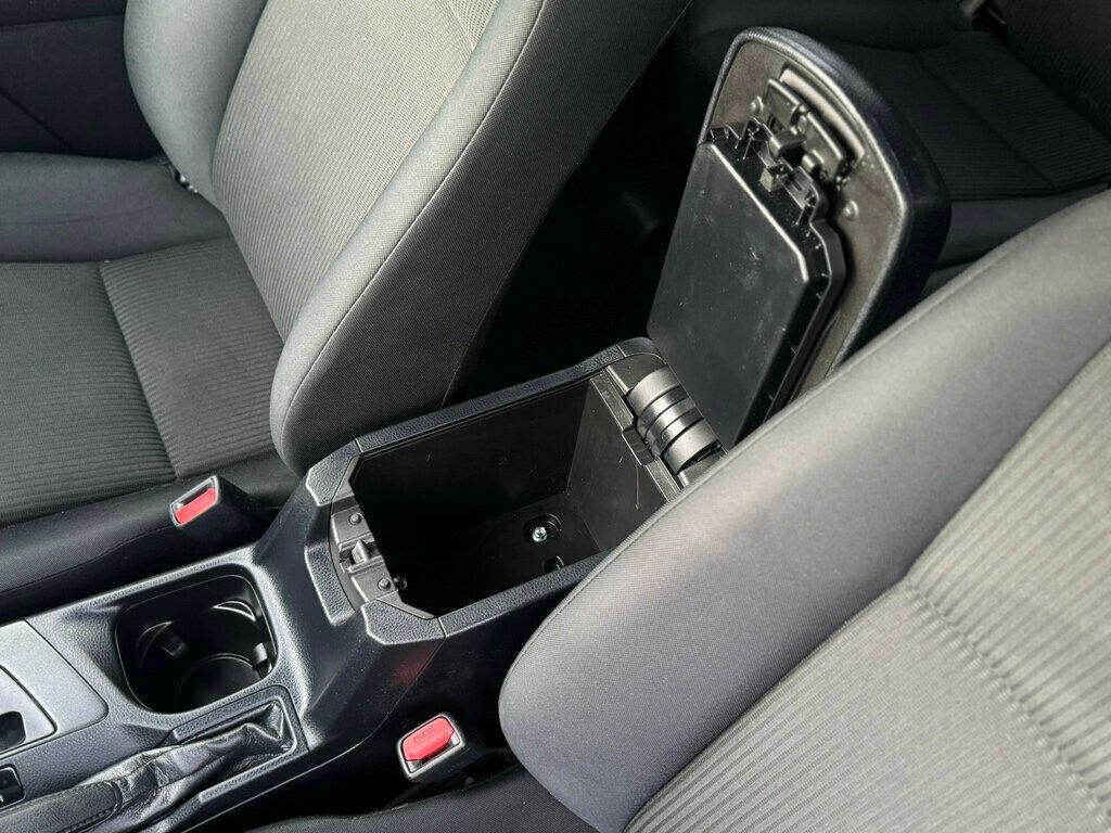 2018 Toyota RAV4 LE FWD - 22937206 - 21