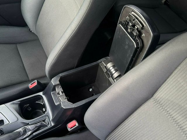 2018 Toyota RAV4 LE FWD - 22937206 - 21