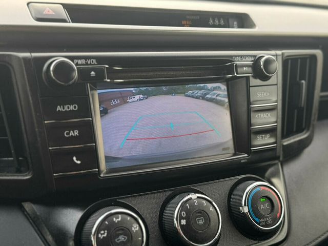 2018 Toyota RAV4 LE FWD - 22937206 - 24