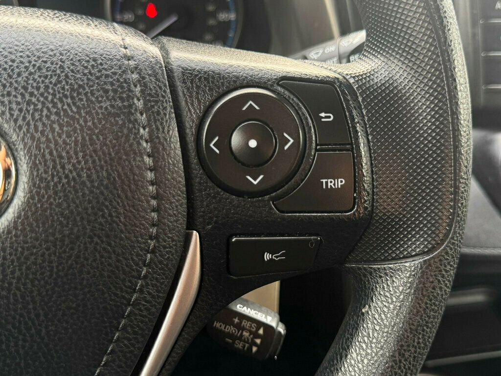 2018 Toyota RAV4 LE FWD - 22937206 - 26