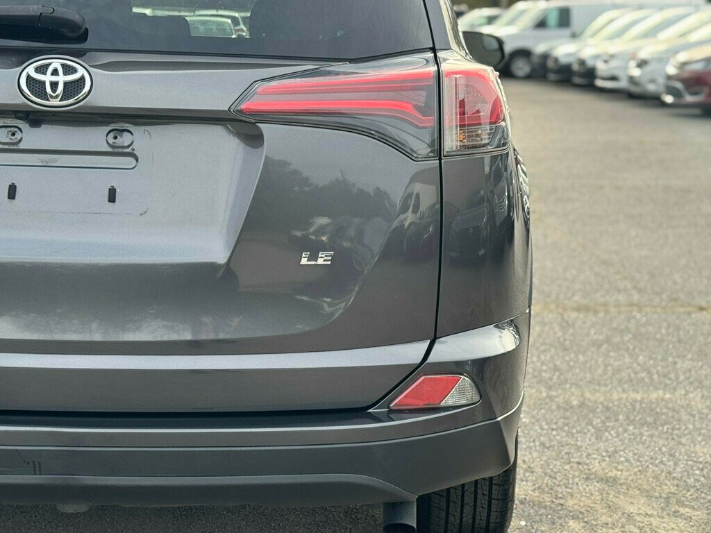 2018 Toyota RAV4 LE FWD - 22937206 - 28