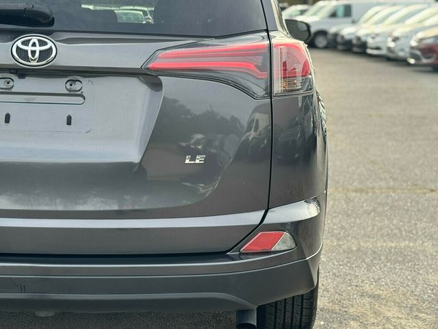 2018 Toyota RAV4 LE FWD - 22937206 - 28