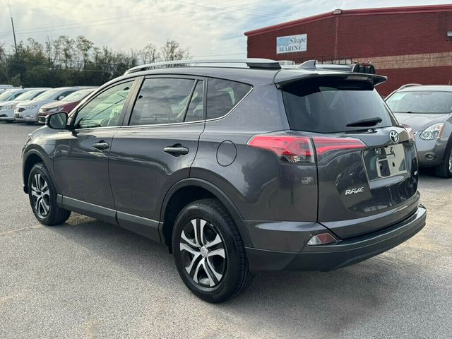 2018 Toyota RAV4 LE FWD - 22937206 - 2