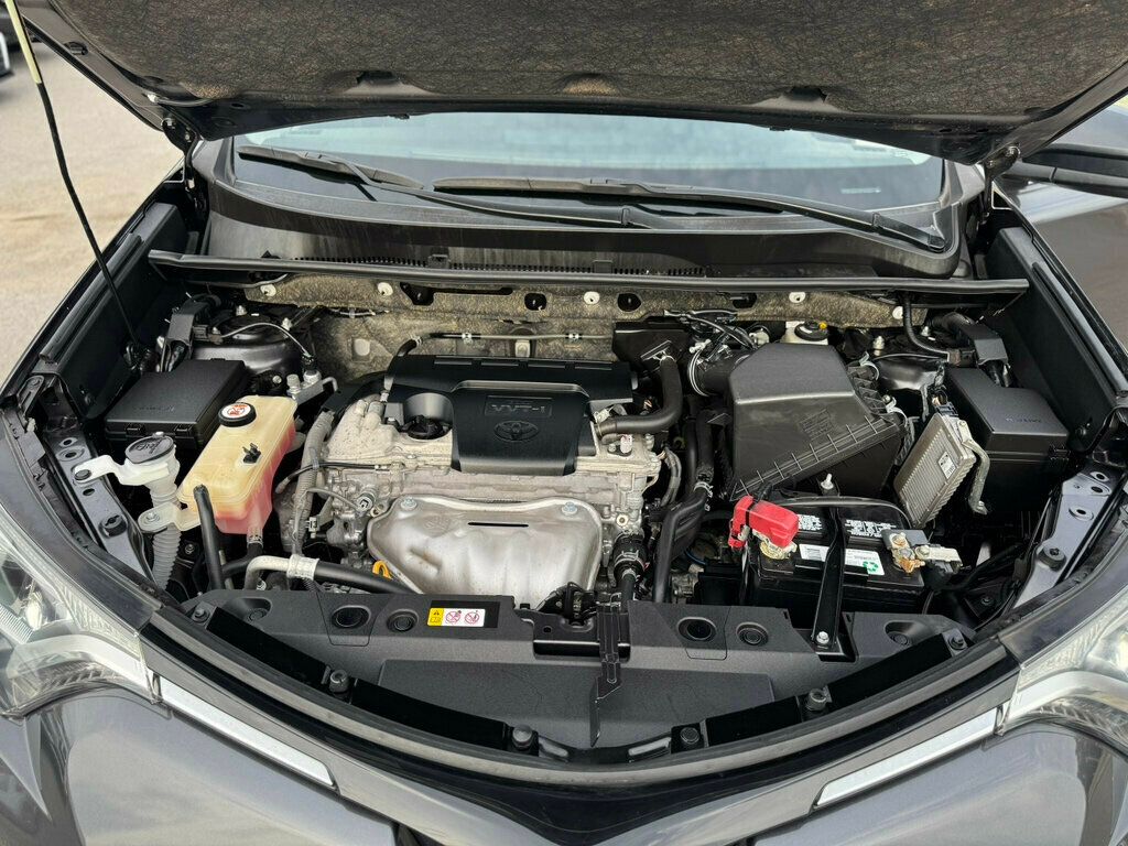 2018 Toyota RAV4 LE FWD - 22937206 - 34