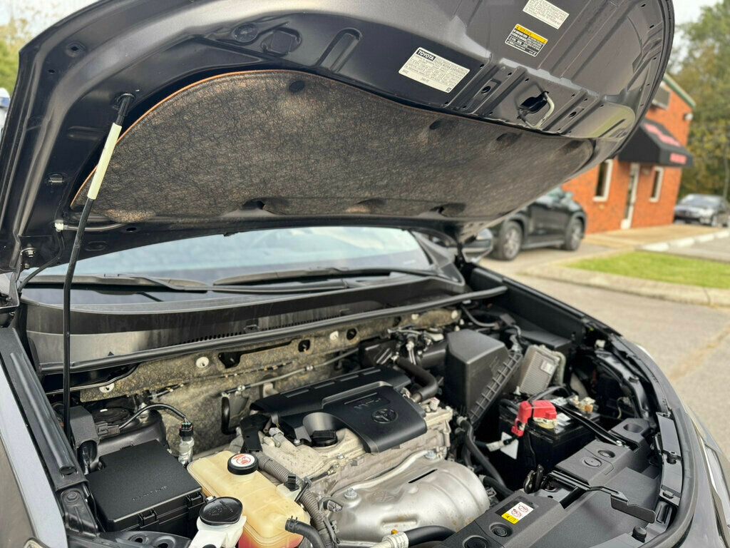 2018 Toyota RAV4 LE FWD - 22937206 - 35