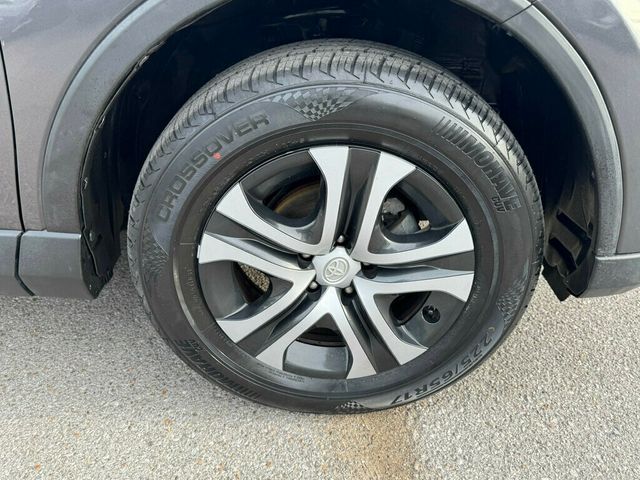 2018 Toyota RAV4 LE FWD - 22937206 - 36
