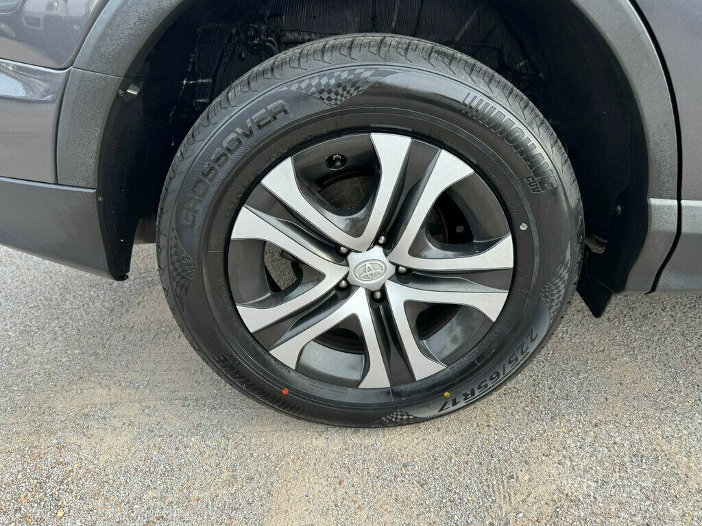 2018 Toyota RAV4 LE FWD - 22937206 - 37