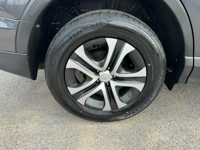 2018 Toyota RAV4 LE FWD - 22937206 - 37