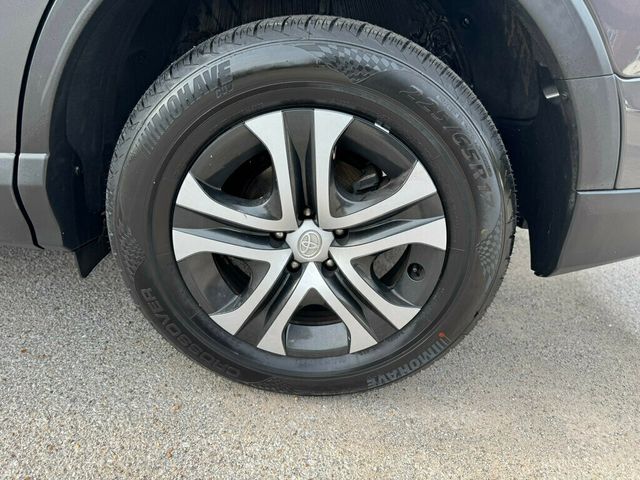 2018 Toyota RAV4 LE FWD - 22937206 - 38