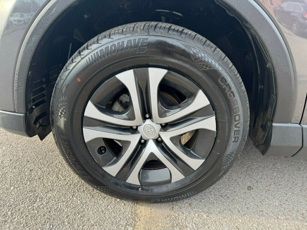 2018 Toyota RAV4 LE FWD - 22937206 - 39
