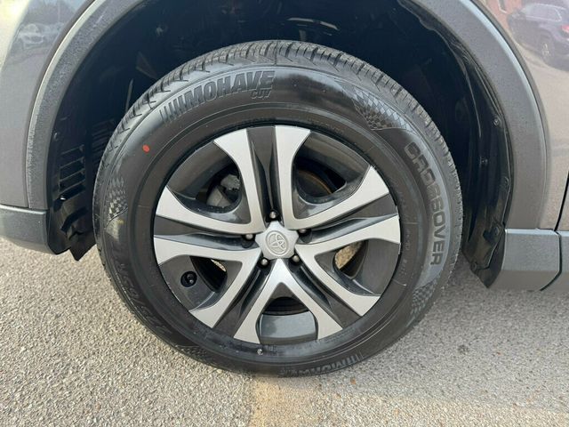 2018 Toyota RAV4 LE FWD - 22937206 - 39