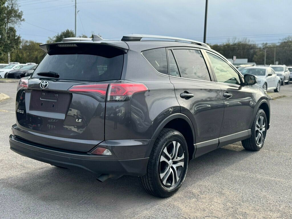 2018 Toyota RAV4 LE FWD - 22937206 - 4