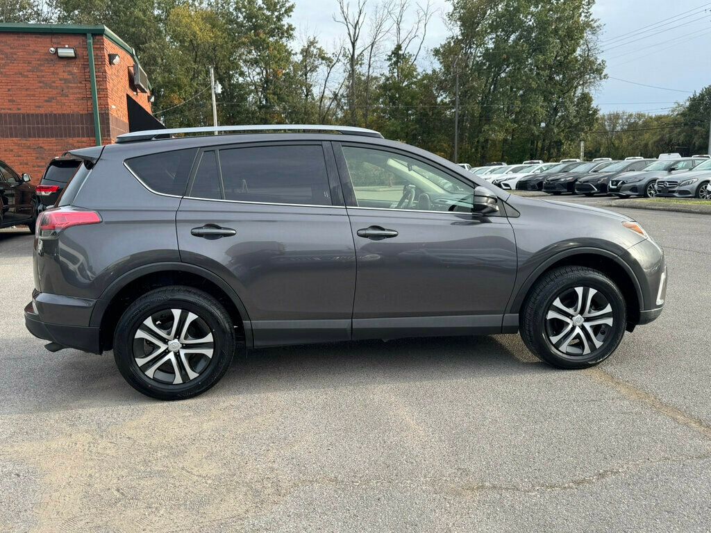 2018 Toyota RAV4 LE FWD - 22937206 - 5
