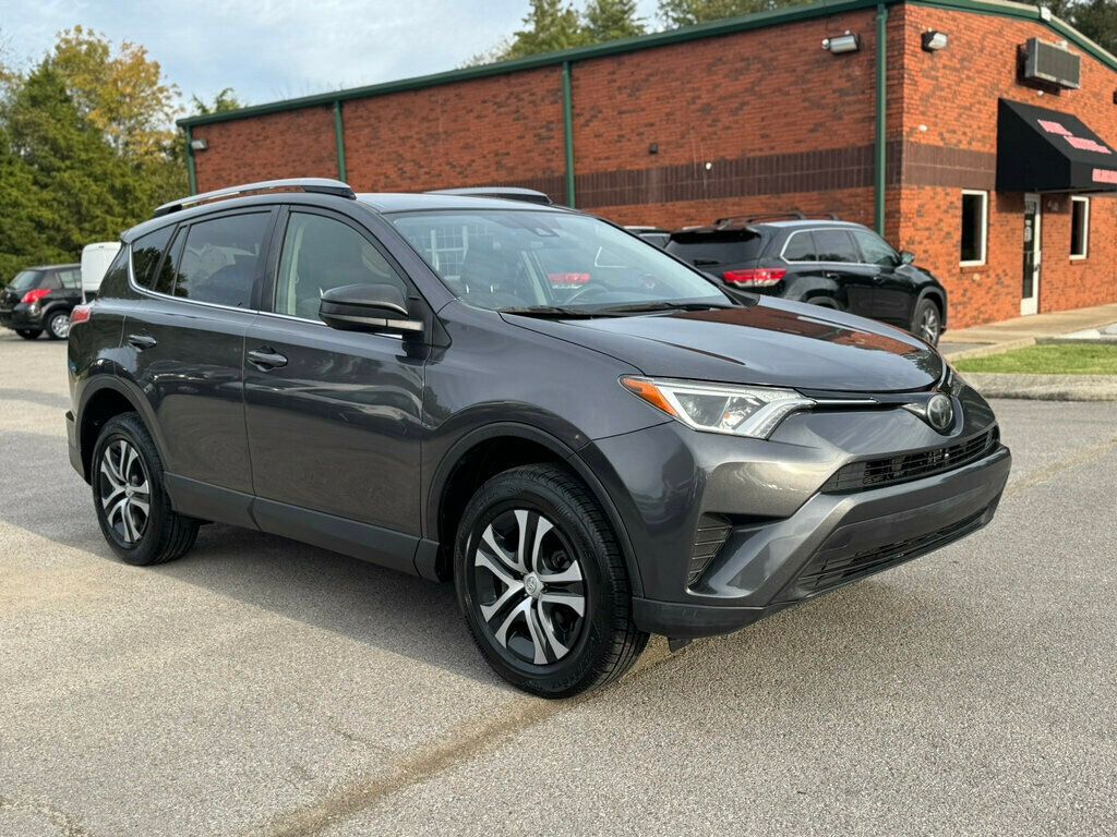 2018 Toyota RAV4 LE FWD - 22937206 - 6