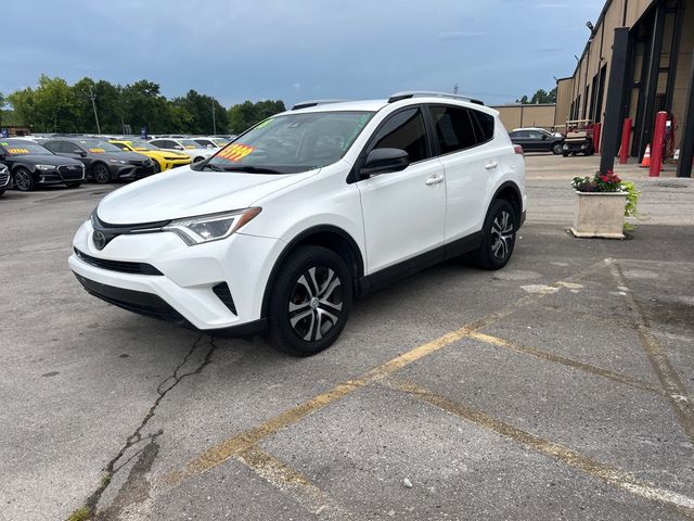 2018 Toyota RAV4 LE FWD - 23052795 - 2