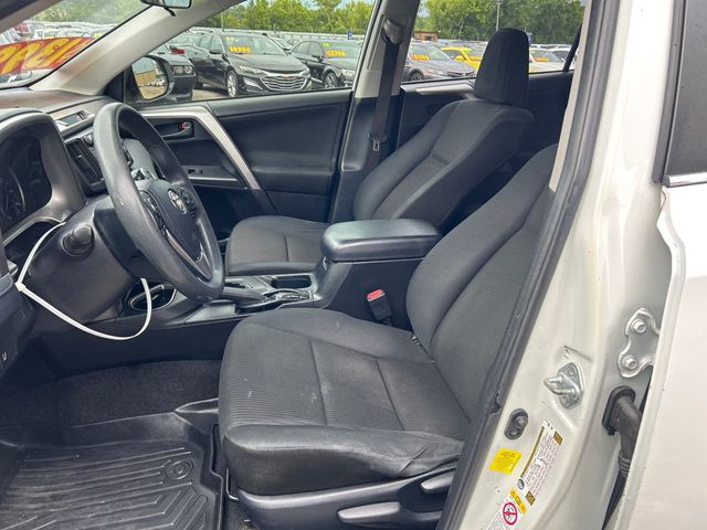 2018 Toyota RAV4 LE FWD - 23052795 - 7