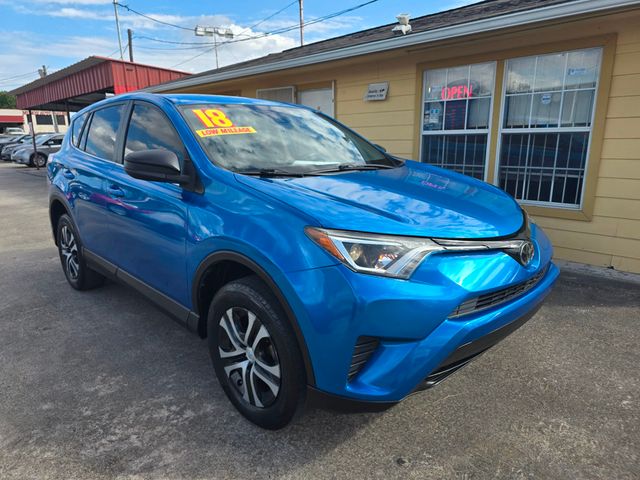 2018 Toyota RAV4 LE FWD - 22938054 - 0