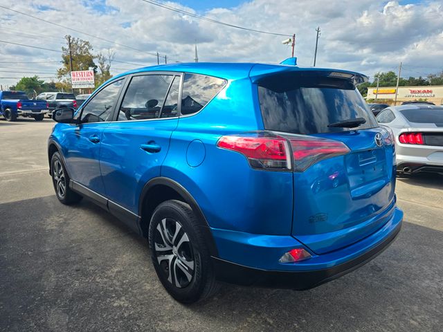 2018 Toyota RAV4 LE FWD - 22938054 - 2