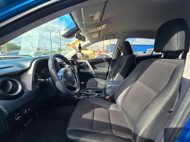 2018 Toyota RAV4 LE FWD - 22938054 - 4