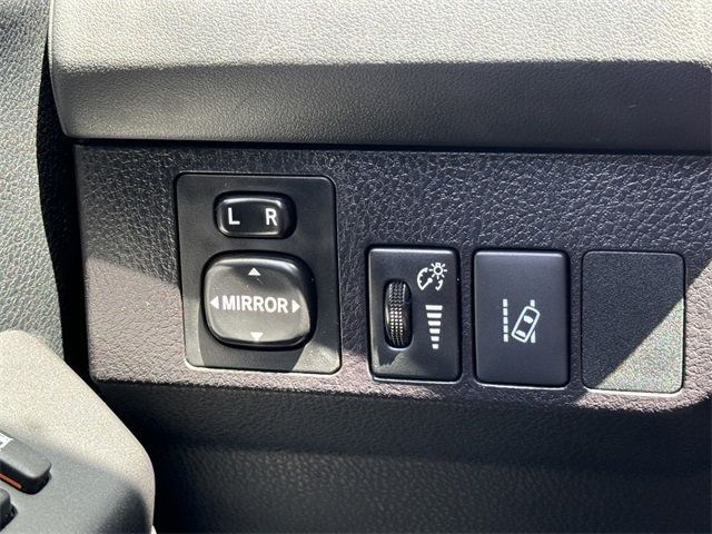 2018 Toyota RAV4 LE FWD - 22428554 - 44