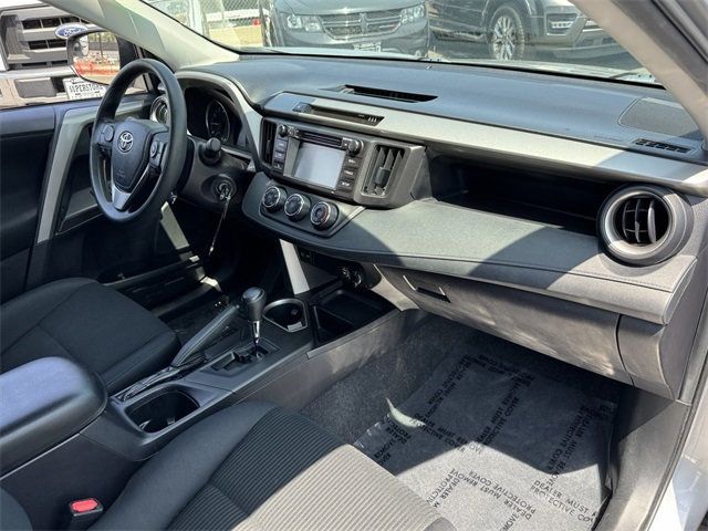 2018 Toyota RAV4 LE FWD - 22428554 - 4