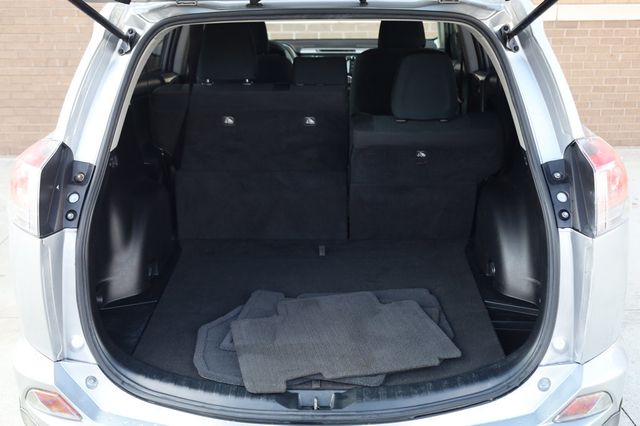 2018 Toyota RAV4 LE FWD - 22969225 - 10