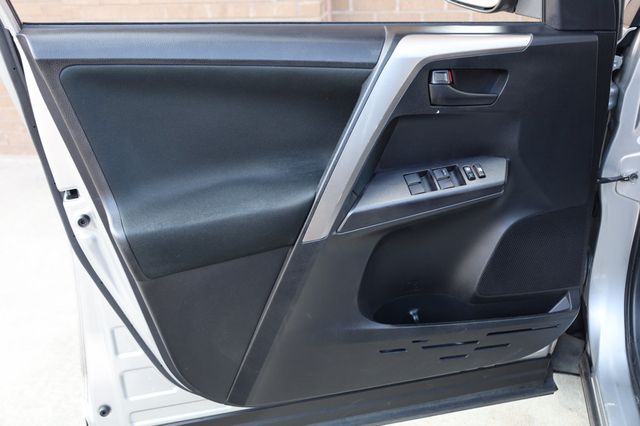 2018 Toyota RAV4 LE FWD - 22969225 - 12