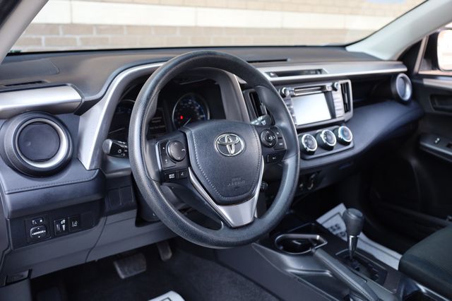 2018 Toyota RAV4 LE FWD - 22969225 - 13