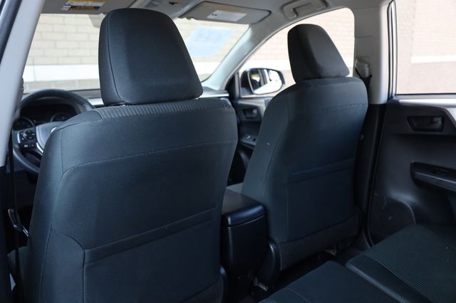 2018 Toyota RAV4 LE FWD - 22969225 - 18