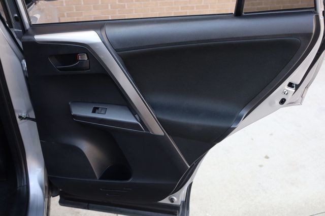 2018 Toyota RAV4 LE FWD - 22969225 - 20