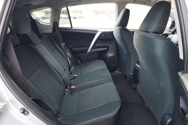 2018 Toyota RAV4 LE FWD - 22969225 - 22