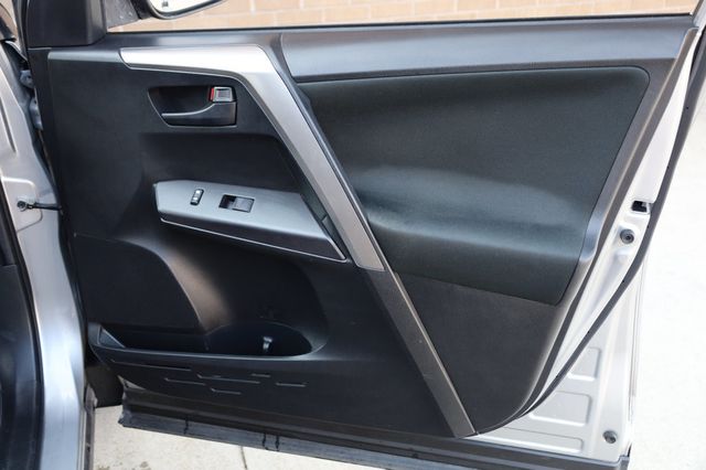 2018 Toyota RAV4 LE FWD - 22969225 - 24