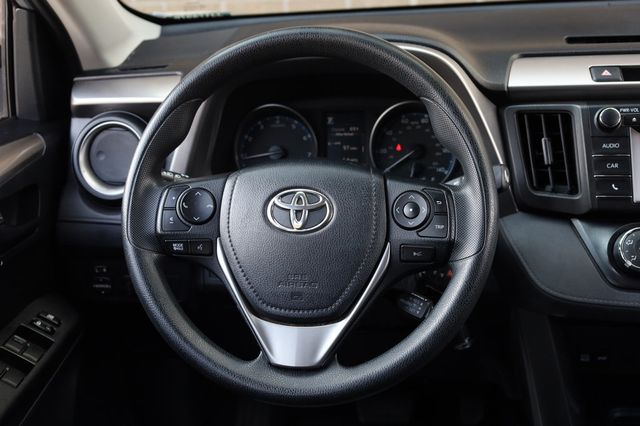 2018 Toyota RAV4 LE FWD - 22969225 - 29