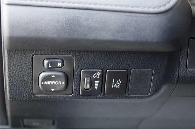 2018 Toyota RAV4 LE FWD - 22969225 - 30